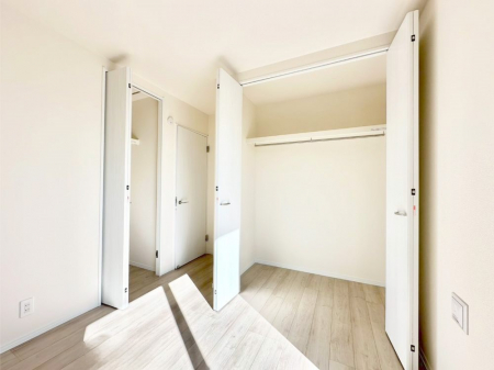 ���[�@�m���̃N���[�[�b�g�B���s��������̂Ō���̈ߗނ�����������܂�܂��B