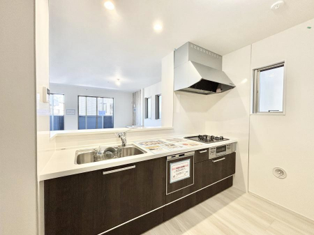 �L�b�`���@�u�₩�ȕ����ʂ蔲����L�b�`���B��������̂Ŗ��邭���C�ɂ��𗧂��܂��B�@