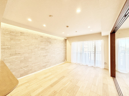 ���r���O�@�傫�ȑ����炽���Ղ�̗z���ƕ����������郊�r���O