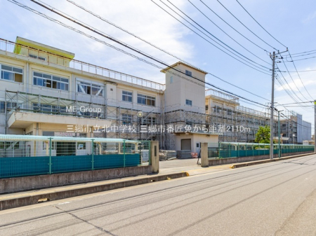 ���ӊ��@���w�Z 2110m �O���s���k���w�Z