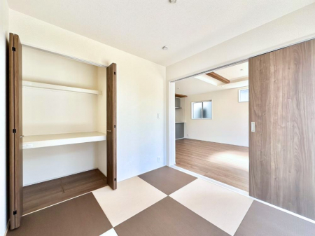 ���̑����ρ@���r���O�Ɨׂ荇���Ă���a���B�ق��ƈꑧ�ł���a�̋�Ԃ��Y�ꂸ�ɁB   