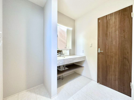 ���̑��@�L�X�Ƃ�Ƃ�̂��郉���h���[�X�y�[�X�B  