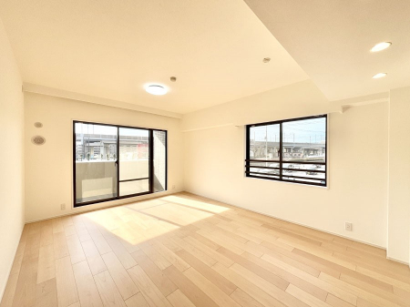 ���r���O�@���Ƒ��̓��₩�Șb�����ŕ�܂�閾�邢���r���O  