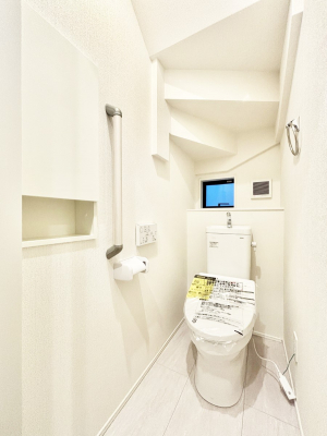 �g�C���@�g�C����1�K��2�K���ꂼ��ɔz�u����Ă��ĂƂĂ��֗��ł��B 