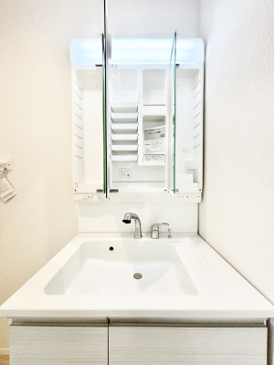 ���ʑ�E���ʏ��@�O�ʋ��̗��ɁA���ϕi��q���p�i�Ȃǂ����[�\�B���ʑ����������ƕۂ��܂��I  