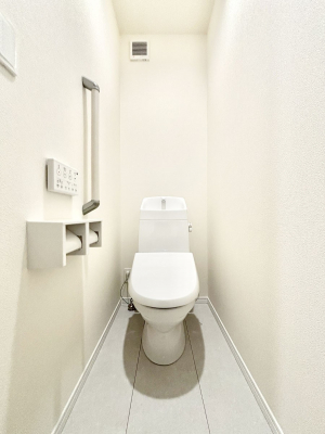 �g�C���@�g�C����1�K��2�K���ꂼ��ɔz�u����Ă��ĂƂĂ��֗��ł��B 