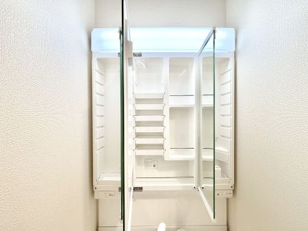 ���̑����ρ@�O�ʋ��̗��ɁA���ϕi��q���p�i�Ȃǂ����[�\�B���ʑ����������ƕۂ��܂��I