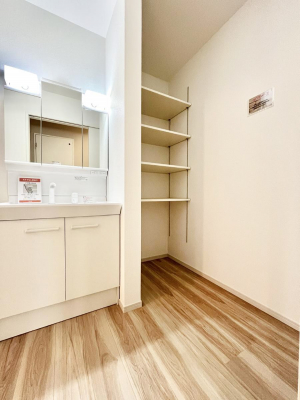 ���̑��@�^�I���ނ��܂Ȃǂ̕ۊǂɉ��I�t�������h���[�X�y�[�X