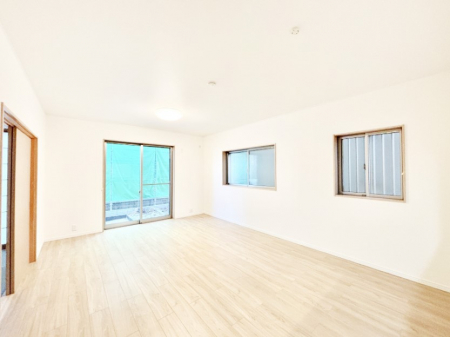 ���r���O�@���邢�z���������A�����̕��͋C�ɖ�������郊�r���O�_�C�j���O 