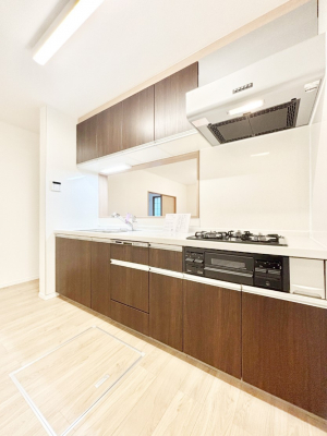 �L�b�`���@���Ƒ��̉�b�e�ޑΖʃL�b�`���B���������̃p�p�}�}�����Ƒ��Ɖ߂������Ԃ����������I