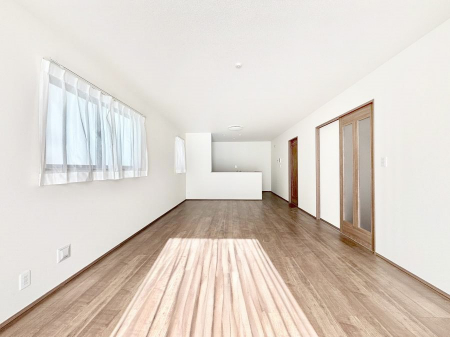 ���r���O�@���Ƒ��̓��₩�Șb�����ŕ�܂�閾�邢���r���O 