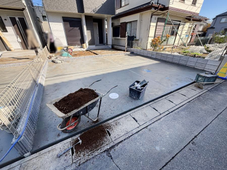 @2\I}Ȃql̒ԂɁB܂AƑ̎]ԃXy[XƂĂ劈B