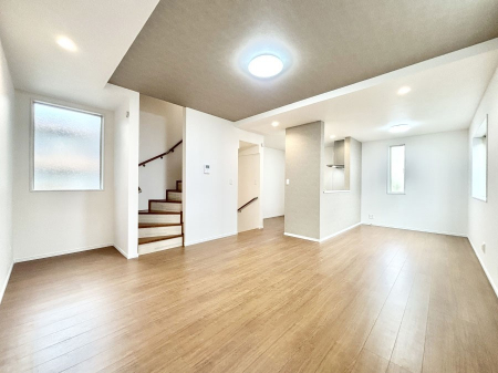 ���r���O�@���� ���r���O�K�i�A������؂ȉƑ��ƃR�~���j�P�[�V�������Ƃ��Ƒ��v���̊Ԏ��