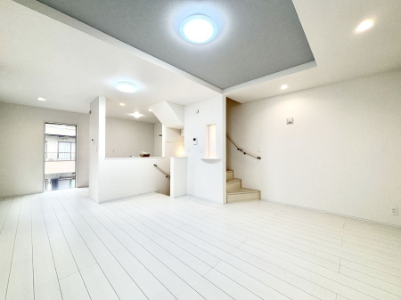 ���r���O�@�Z�ޕ��̌��������o�����A�C���e���A���l����̂��y���݂ȃ��r���O�ł��I 