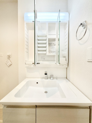 ���ʑ�E���ʏ��@�O�ʋ��̗��ɁA���ϕi��q���p�i�Ȃǂ����[�\�B���ʑ����������ƕۂ��܂��I  