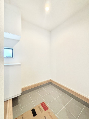 ���ց@�V���[�Y�N���[�N�t���̌��ցB�Ƒ��S���̌C��J��Ȃǂ���������[�ł��܂��B