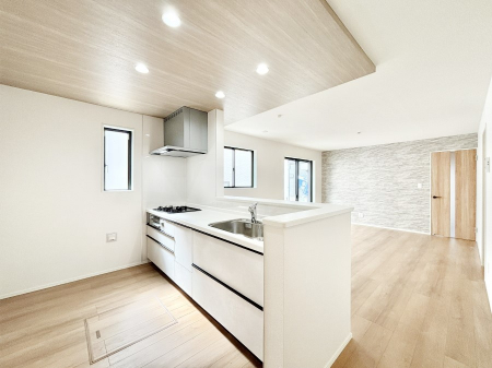 �L�b�`���@���������Ȃ���ł����Ƒ��Ƃ̉�b���y���߂�ΖʃL�b�`��