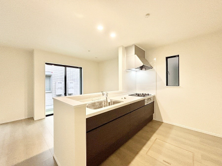 �L�b�`���@�u�₩�ȕ����ʂ蔲����L�b�`���B��������̂Ŗ��邭���C�ɂ��𗧂��܂��B