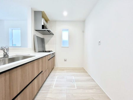 �L�b�`���@�u�₩�ȕ����ʂ蔲����L�b�`���B��������̂Ŗ��邭���C�ɂ��𗧂��܂��B  