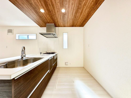 �L�b�`���@�u�₩�ȕ����ʂ蔲����L�b�`���B��������̂Ŗ��邭���C�ɂ��𗧂��܂��B