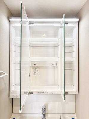 ���̑����ρ@�O�ʋ��̗��ɁA���ϕi��q���p�i�Ȃǂ����[�\�B���ʑ����������ƕۂ��܂��I