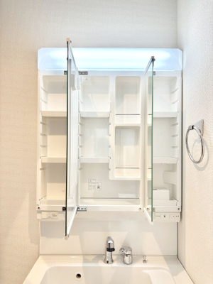 ���̑����ρ@�O�ʋ��̗��ɁA���ϕi��q���p�i�Ȃǂ����[�\�B���ʑ����������ƕۂ��܂��I