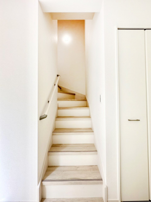 ���̑��@���Ƒ��Ԃ̃R�~���j�P�[�V�������[�܂郊�r���O�C���K�i���̗p