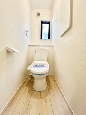 �g�C���@�g�C����1�K��2�K���ꂼ��ɔz�u����Ă��ĂƂĂ��֗��ł��B 