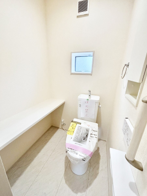 �g�C���@�E�H�V�����b�g�t���g�C����1�K��2�K���ꂼ��ɔz�u����Ă��ĂƂĂ��֗��ł��B 