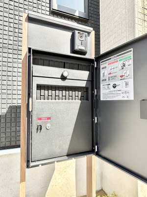 ���̑��@�\�D�E�C���^�[�z���E�|�X�g���ЂƂɏW��B�G���g�����X�ɂȂ��ރV���v���f�U�C���B