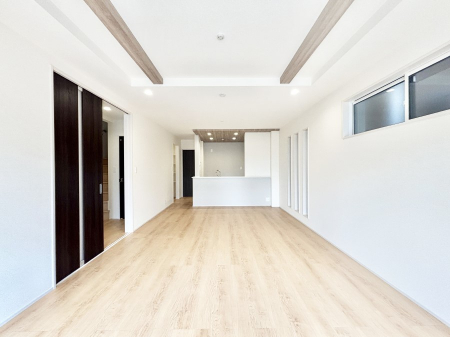 ���r���O�@�Ƒ��c���̎��Ԃ����������Ȃ��났�̃��r���O�_�C�j���O�B   