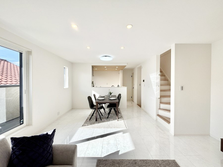 ���r���O�@�Z�ޕ��̌��������o�����A�C���e���A���l����̂��y���݂ȃ��r���O�ł��I 