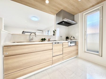 �L�b�`���@�u�₩�ȕ����ʂ蔲����L�b�`���B�����������̂Ŗ��邭���C�ɂ��𗧂��܂��B�@