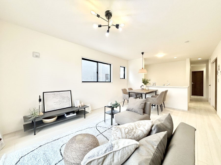 ���r���O�@�Z�ޕ��̌��������o�����A�C���e���A���l����̂��y���݂ȃ��r���O�ł��I 