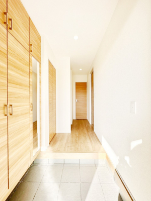 ���ց@���Ƒ��₨�q�l���C�����悭���o�}���ł��鉸�₩�ȕ��͋C�̌��ւł��B