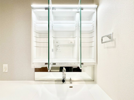 ���̑����ρ@�O�ʋ��̗��ɁA���ϕi��q���p�i�Ȃǂ����[�\�B���ʑ����������ƕۂ��܂��I