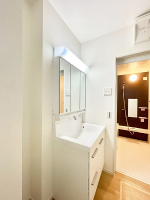 ���̑��@���l���ɕt���B��Ƃ�̐��ʃX�y�[�X�ŖZ�������̐g�x�x���X���[�Y