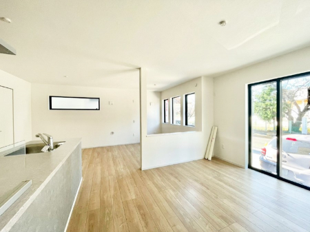 ���r���O�@���邢�z���������A�����̕��͋C�ɖ�������郊�r���O�_�C�j���O 