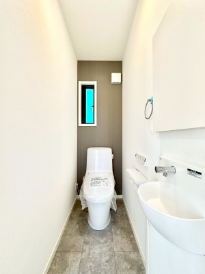 �g�C���@�g�C����1�K��2�K���ꂼ��ɔz�u����Ă��ĂƂĂ��֗��ł��B 