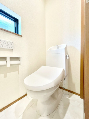 �g�C���@�g�C����1�K��2�K���ꂼ��ɔz�u����Ă��ĂƂĂ��֗��ł��B 