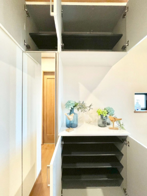 ���̑����ρ@�����Ղ���[�ł���V���[�Y�{�b�N�X�ŉƑ��S���̌C���A���ւ�������B  