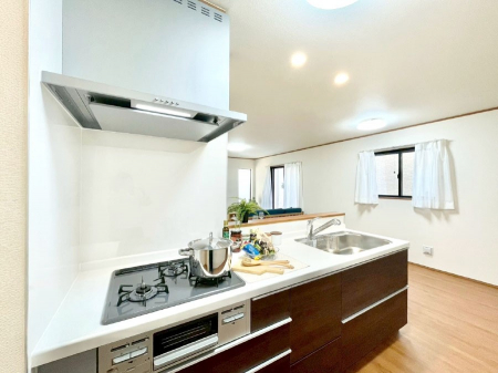 �L�b�`���@���������Ȃ���ł����Ƒ��Ƃ̉�b���y���߂�ΖʃL�b�`��