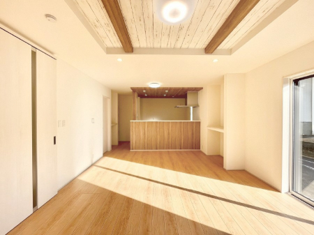 ���r���O�@���Ƒ��̓��₩�Șb�����ŕ�܂�閾�邢���r���O