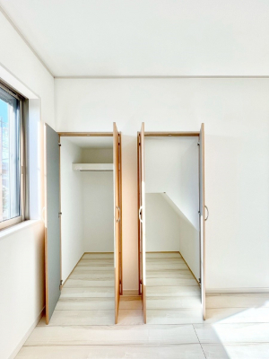 ���[�@�m���̃N���[�[�b�g�B���s��������̂Ō���̈ߗނ�����������܂�܂��B