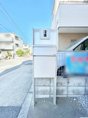 ���̑��@�\�D�E�C���^�[�z���E�|�X�g���ЂƂɏW��B�G���g�����X�ɂȂ��ރV���v���f�U�C���B