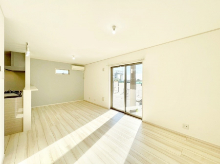 ���r���O�@�A�N�Z���g�N���X���������ȃ��r���O�B�Ƒ��ł̂�т肭�낰��L�X�X�y�[�X�B