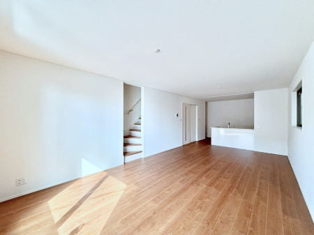 ���r���O�@�Z�ޕ��̌��������o�����A�C���e���A���l����̂��y���݂ȃ��r���O�ł��I 