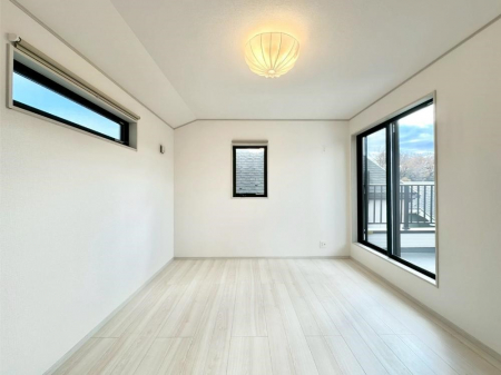 ���̑����ρ@�o���R�j�[���J�������v���X���Ă����O�ʍ̌��̖��邢�m��  