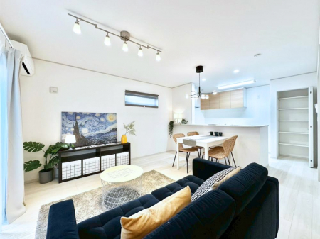 ���r���O�@�ǂ��ɂ��Ă��Ƒ��̂Ȃ������������R�~���j�P�[�V�������r���O�B 