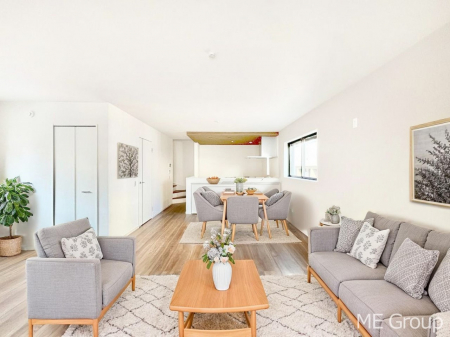 ���r���O�@�Ƒ��̘a�₩�ȉ�b���������Ă������B�J�����̂��郊�r���O�ł��B���Ƌ��CG�ł�  